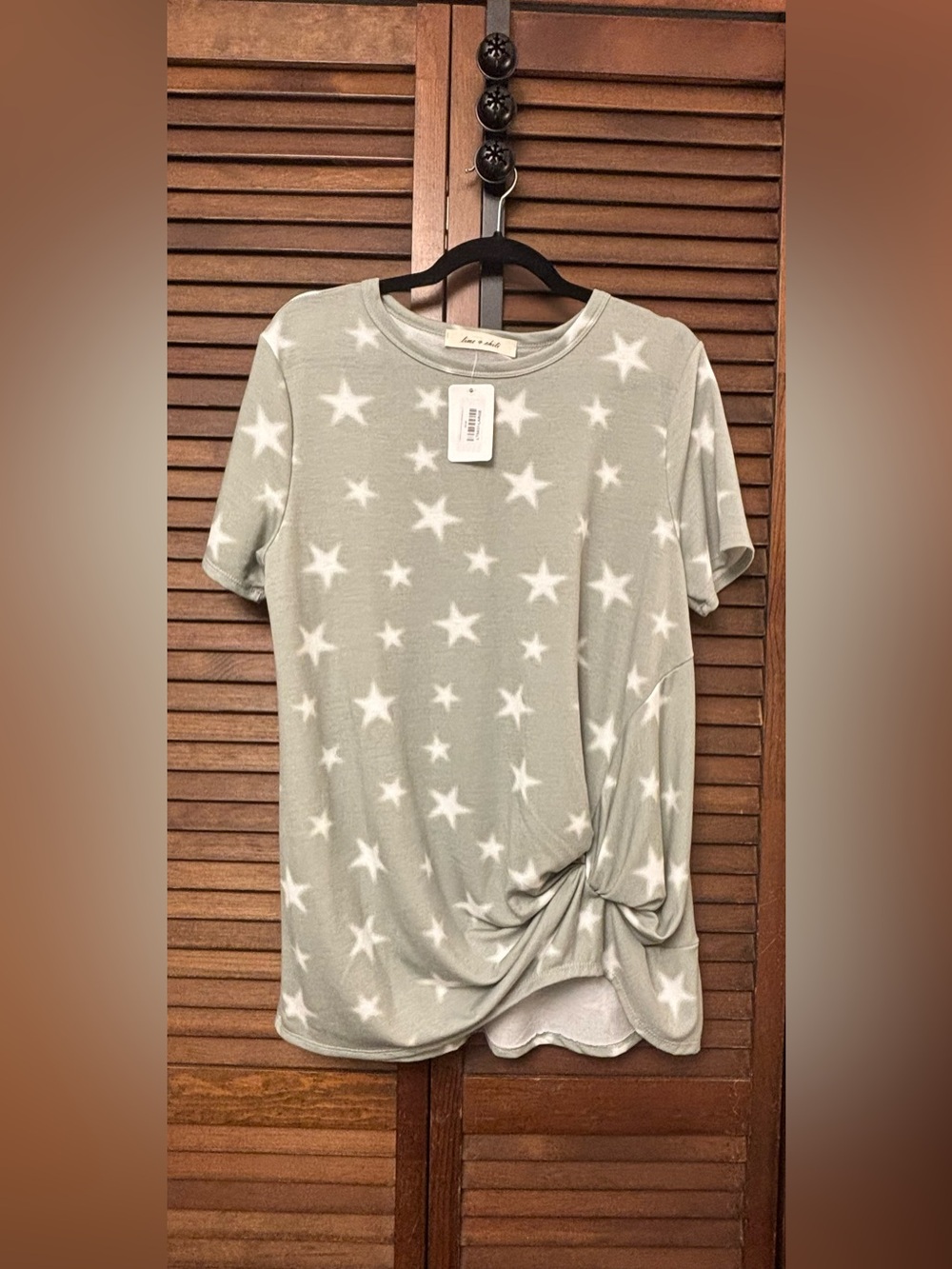 NWT Star-Print Short Sleeve Top with Front Side Twist Knot Hem